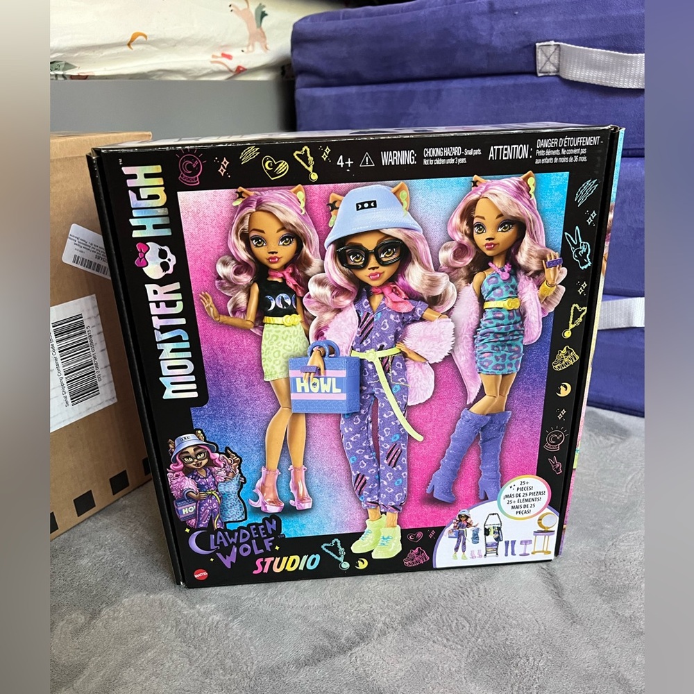 Monster High Doll & Playset, Clawdeen Wolf Boo-tique Studio with Accessories